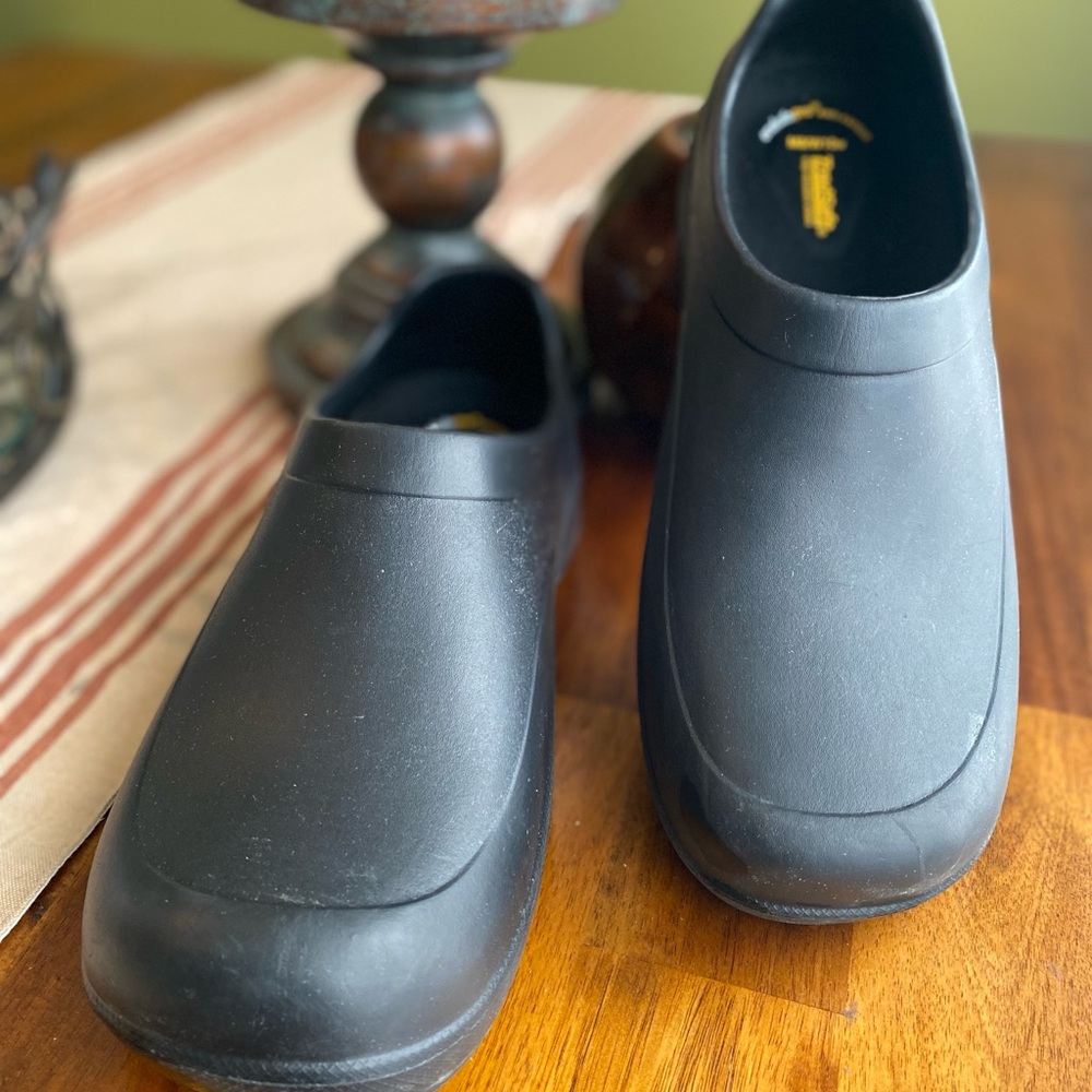 EUC Tredsafe Black Slip Resistant Anti Fatigue Slip On Shoe Clog